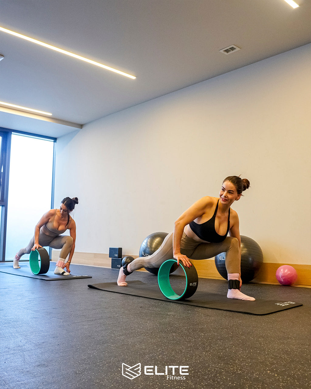 Aro de Yoga y Pilates con Correa para Estirar | Rueda de Yoga Verde